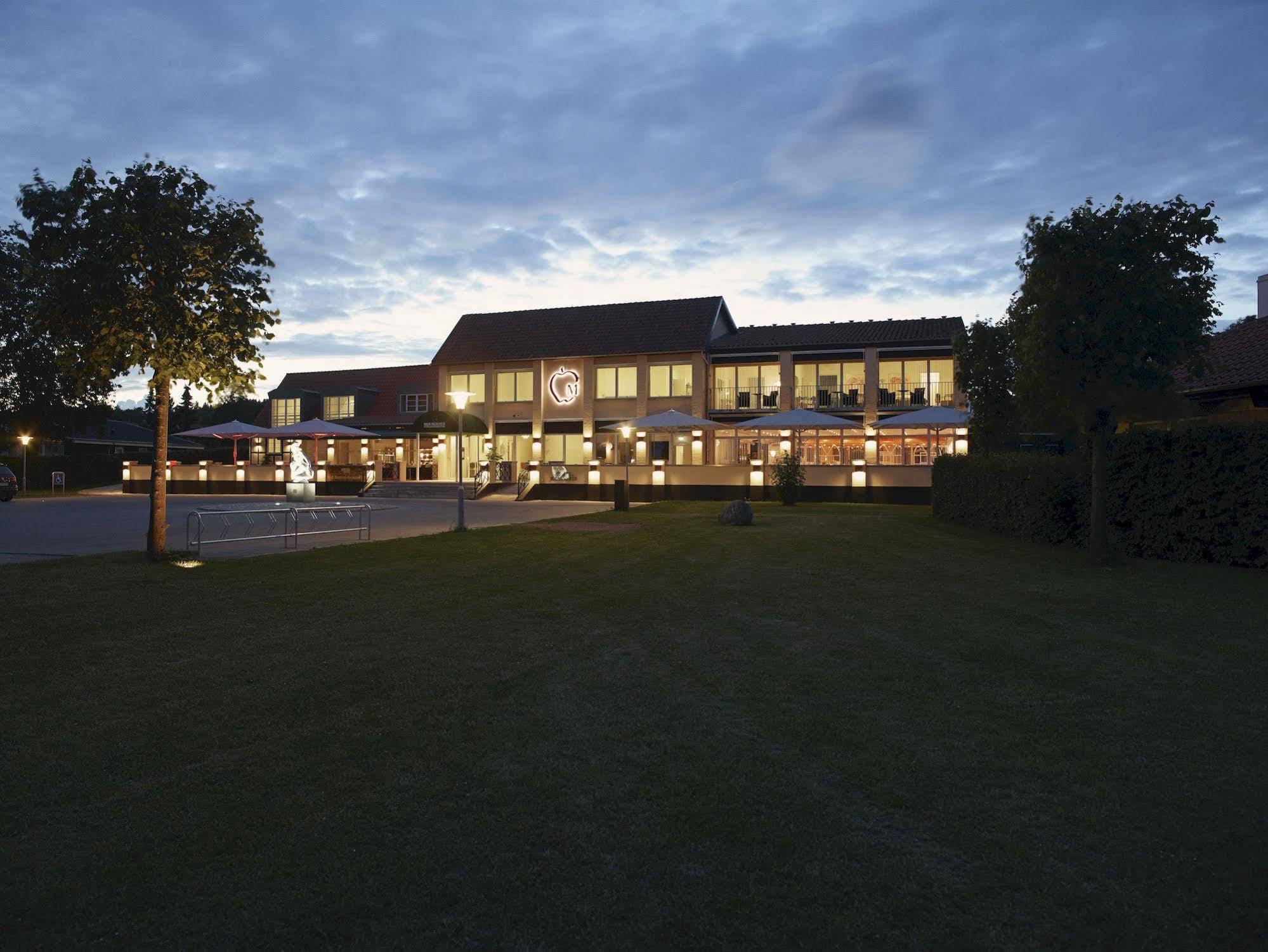 Molskroen Strandhotel เอเบลทอฟต์ ภายนอก รูปภาพ