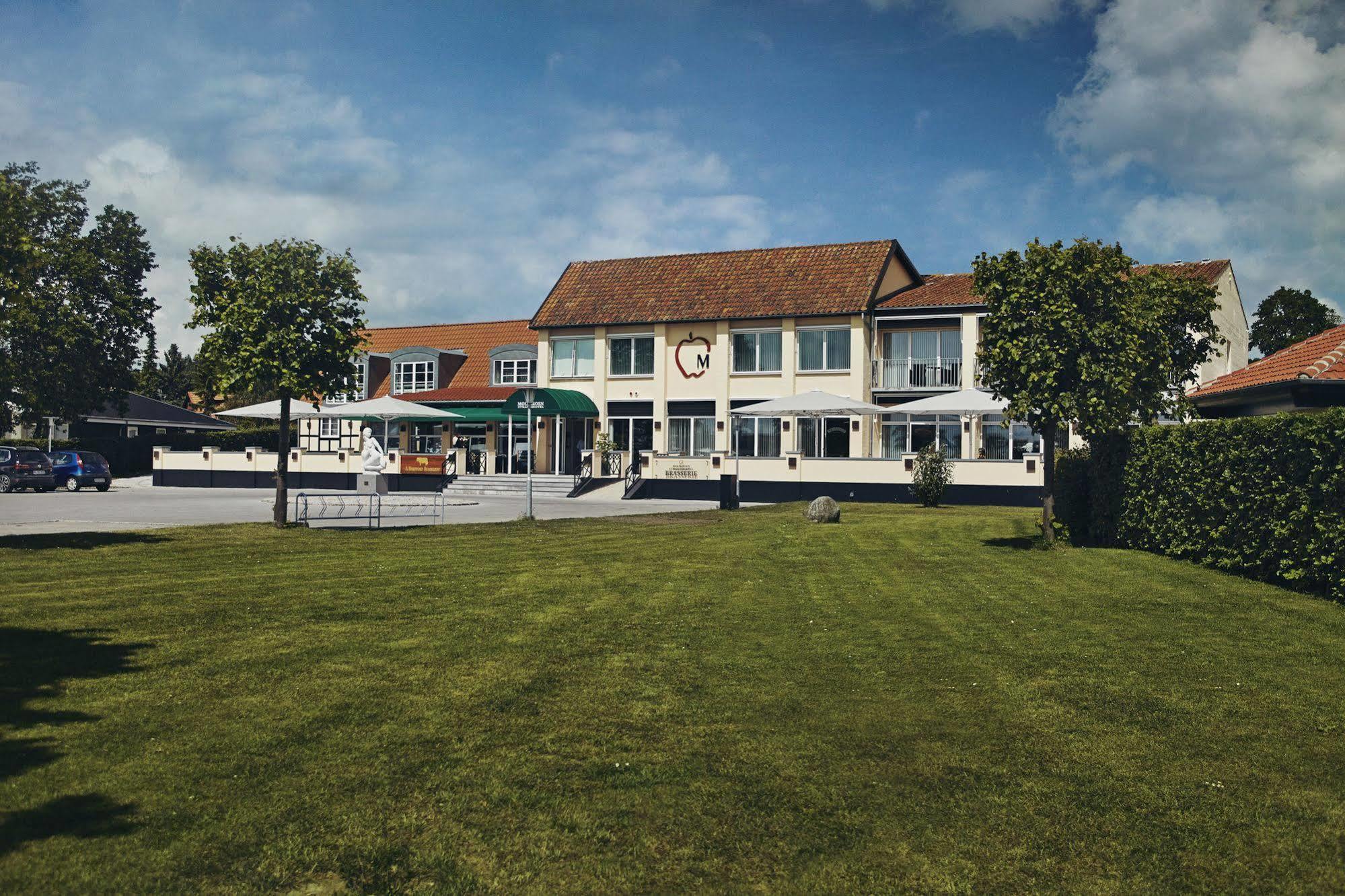 Molskroen Strandhotel เอเบลทอฟต์ ภายนอก รูปภาพ